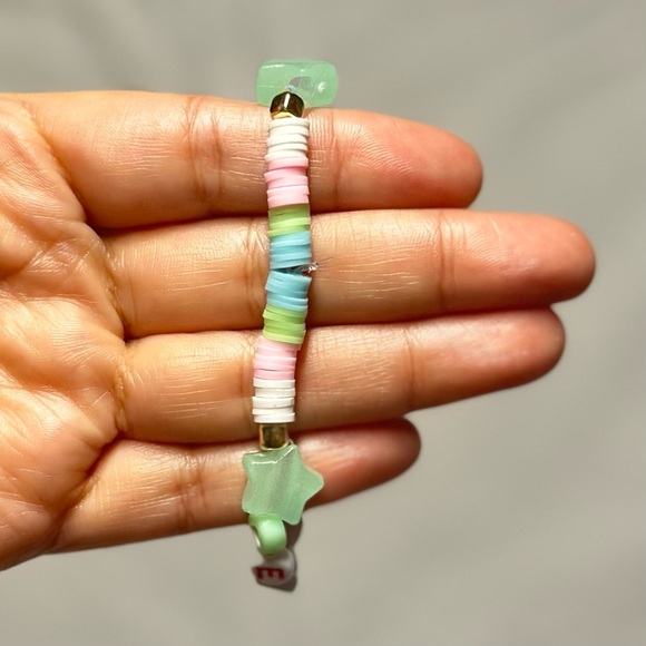 Glow In The Dark Taylor Swift Eras Tour Bracelet - Picture 4 of 8